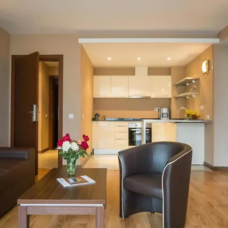 The View Apartment, Terra Complex Neighbour Building בנסקו